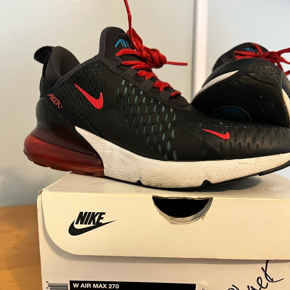 Nike 270